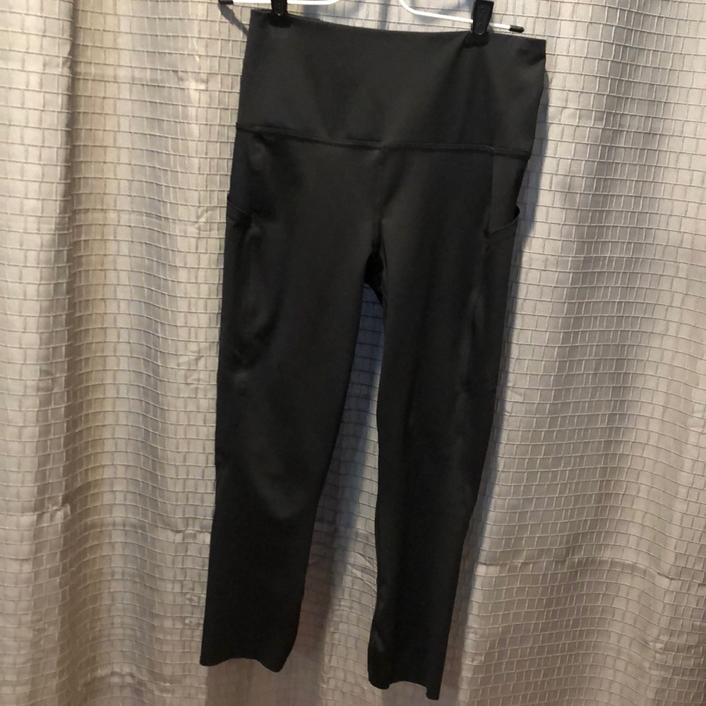 Black hi waist workout leggings with pockets